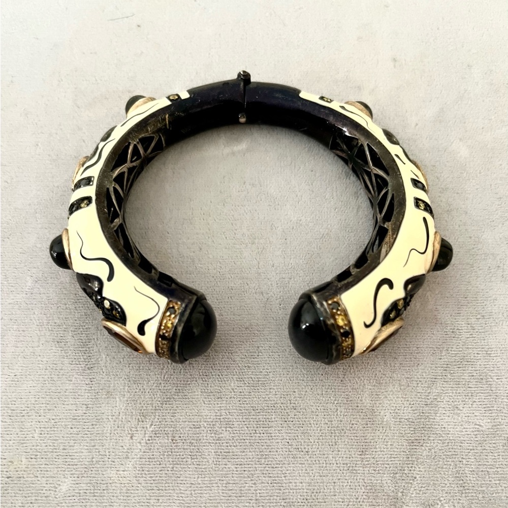 Elegant Black and White Women's Bracelet